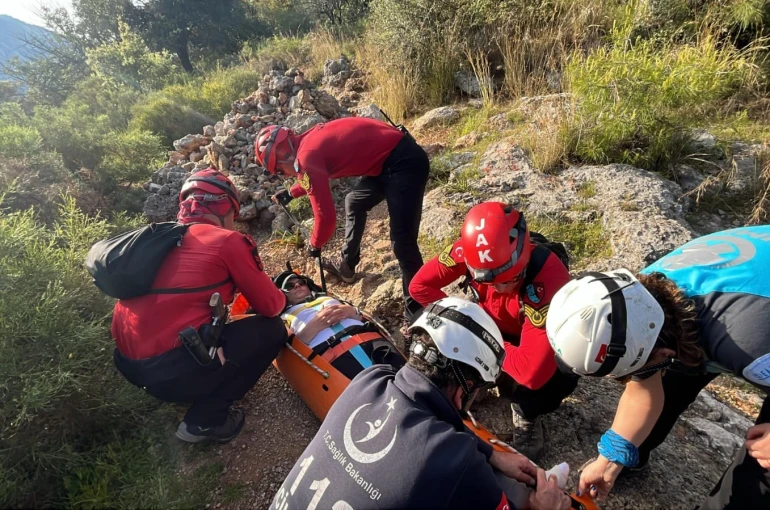 Yürüyüş yaparken, ayağı kırılan şahıs kurtarıldı 