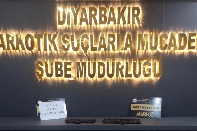 Yuttukları 1 kilo 280 gram uyuşturucu madde ile yakalanan 2 kişi tutuklandı