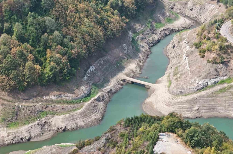 Yuvacık Barajı’nda korkutan seviye: Su seviyesi yüzde 31’e düştü, eski köprü göründü 