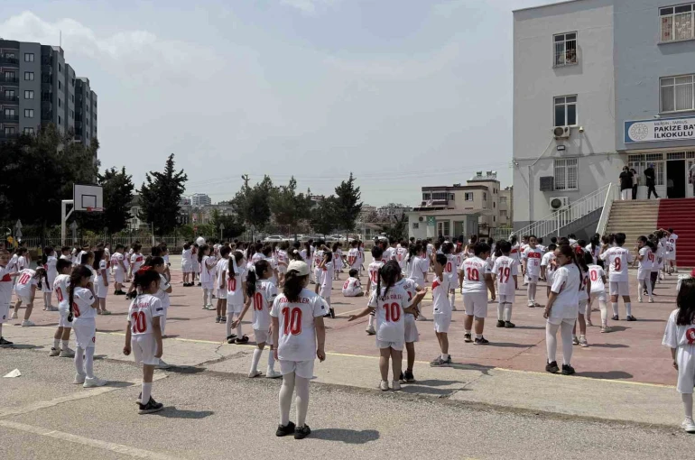 Yüzlerce öğrenciden Arda Güler’e "10 numara" davet 