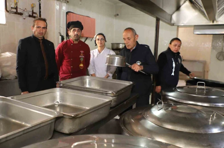 Zabıta, okul mutfaklarını mercek altına aldı 