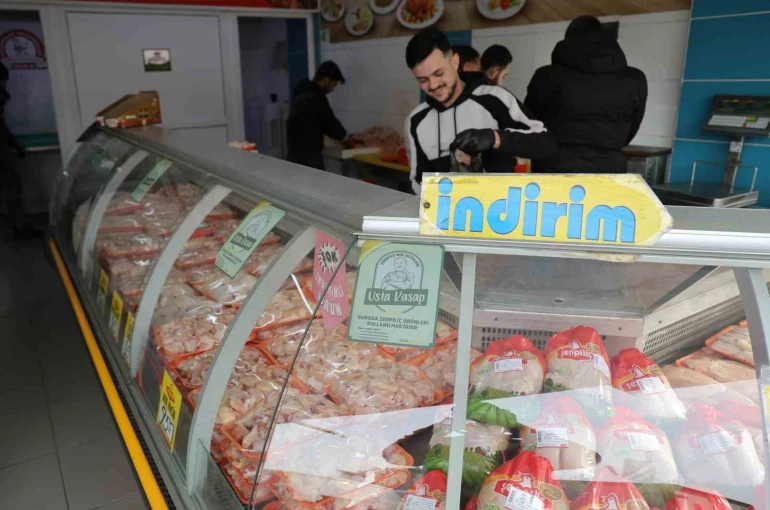 Zehirlenmeler tavuk fiyatlarını baskıladı 