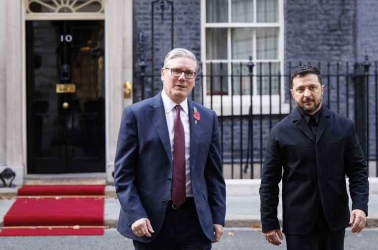 Zelenskiy: "Tüm Rus petrol şirketlerinin dünya pazarına erişimi kesilmeli" 