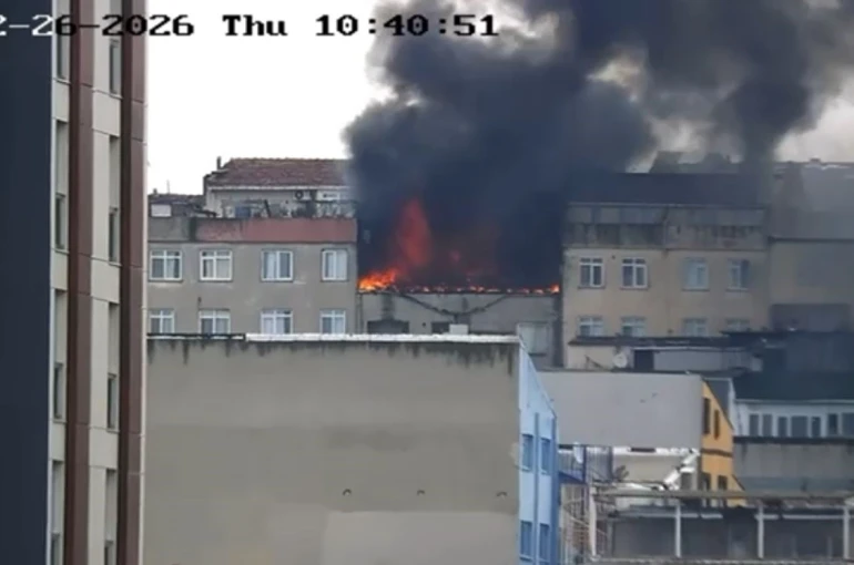 Zeytinburnu’nda 6 katlı binadan alevler yükseldi