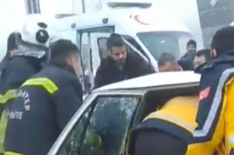 Zincirleme trafik kazasında 1 kişi öldü, 6 kişi yaralandı