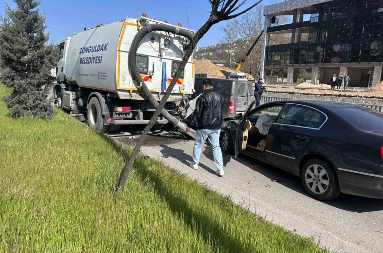 Zonguldak’ta belediye aracının karıştığı zincirleme kazada 4 kişi yaralandı 