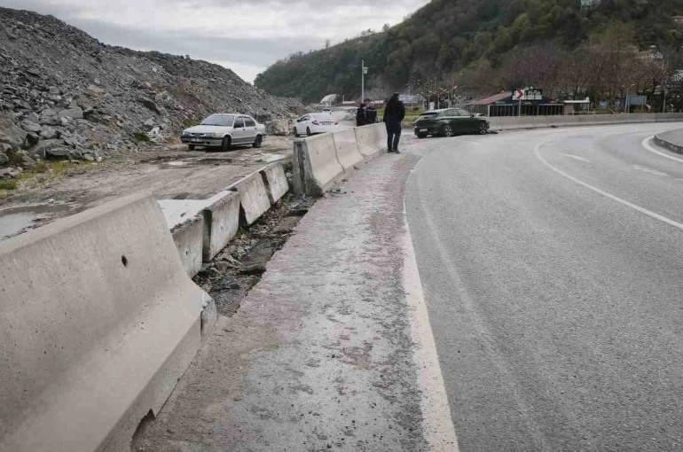 Zonguldak’ta kontrolden çıkan araç kaza yaptı 