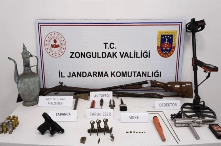 Zonguldak’ta tarihi eserler ve silah ele geçirildi 