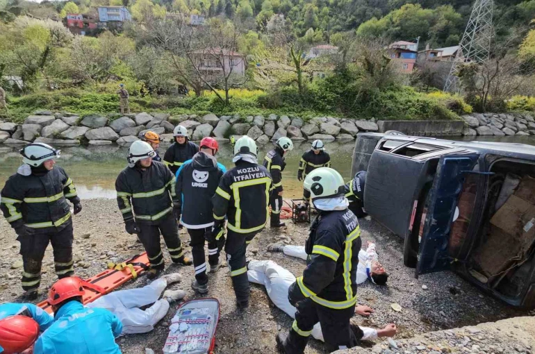 Zonguldak’taki sel ve taşkın tatbikatı gerçeğini aratmadı 