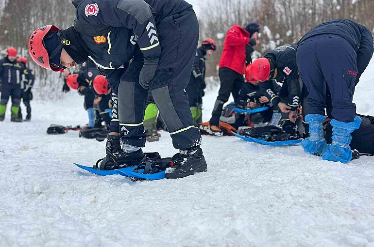 Zorlu kış şartlarında kurtarma tatbikatı 