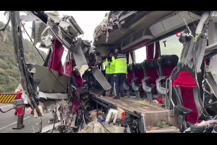 Osmaniye’de yolcu otobüsü tıra çarptı: 6 ölü, 11 yaralı