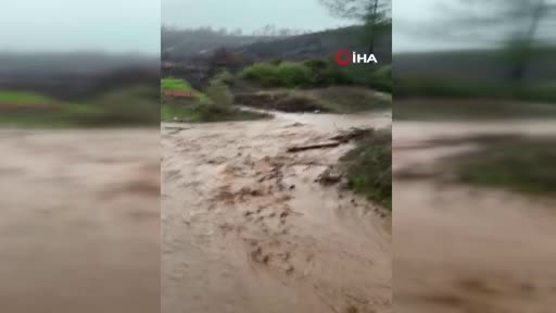Fethiye’de sağanak etkili oldu, yollar sular altında kaldı
