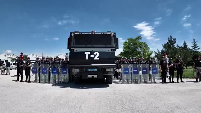 Eylemciler sokağa çıktı, Konya polisi gücünü gösterdi